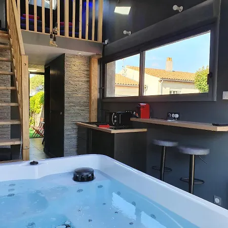 Hodinový hotel Loft Bord De - 800m Des Plages